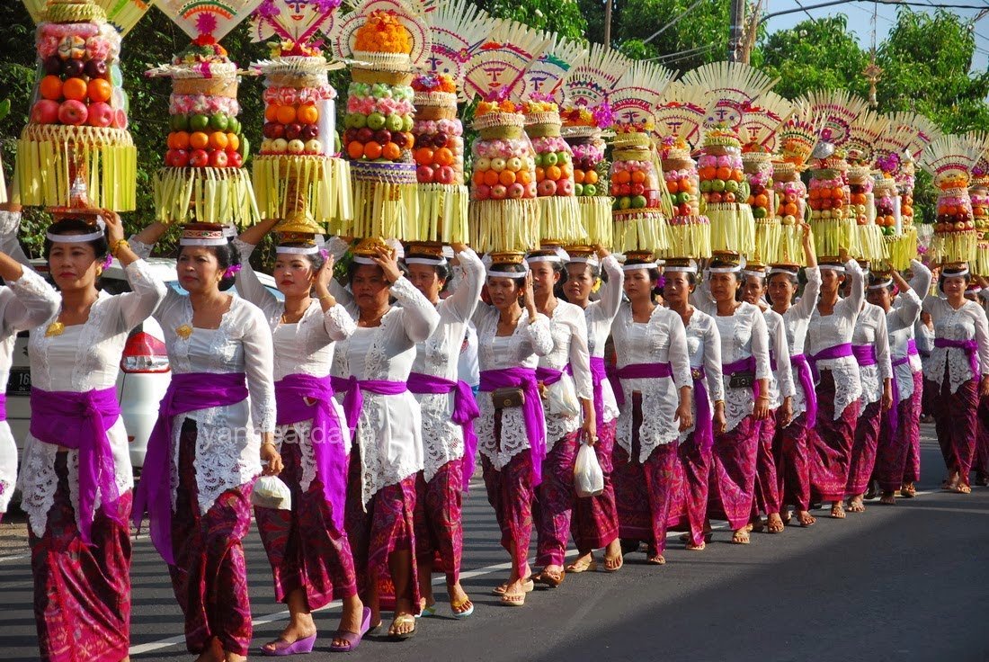 Balinese women performing the Mepeed procession during Galungan, carrying fruit offerings on their heads
